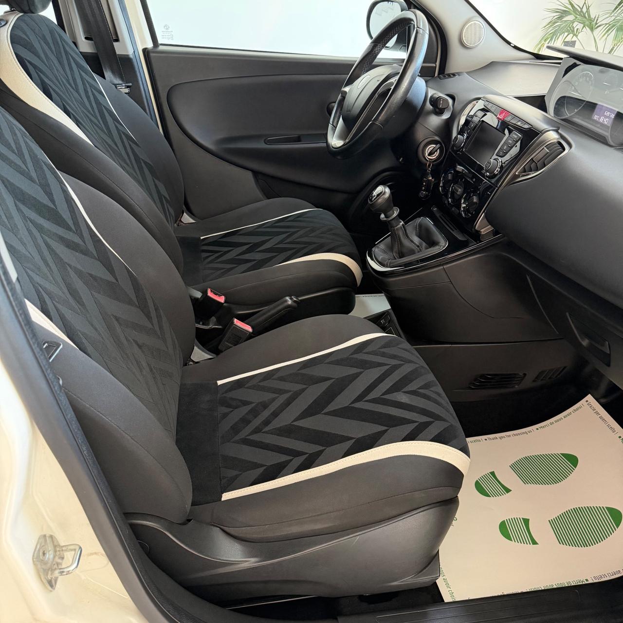 Lancia Ypsilon 1.2 69 CV 5 porte Gold