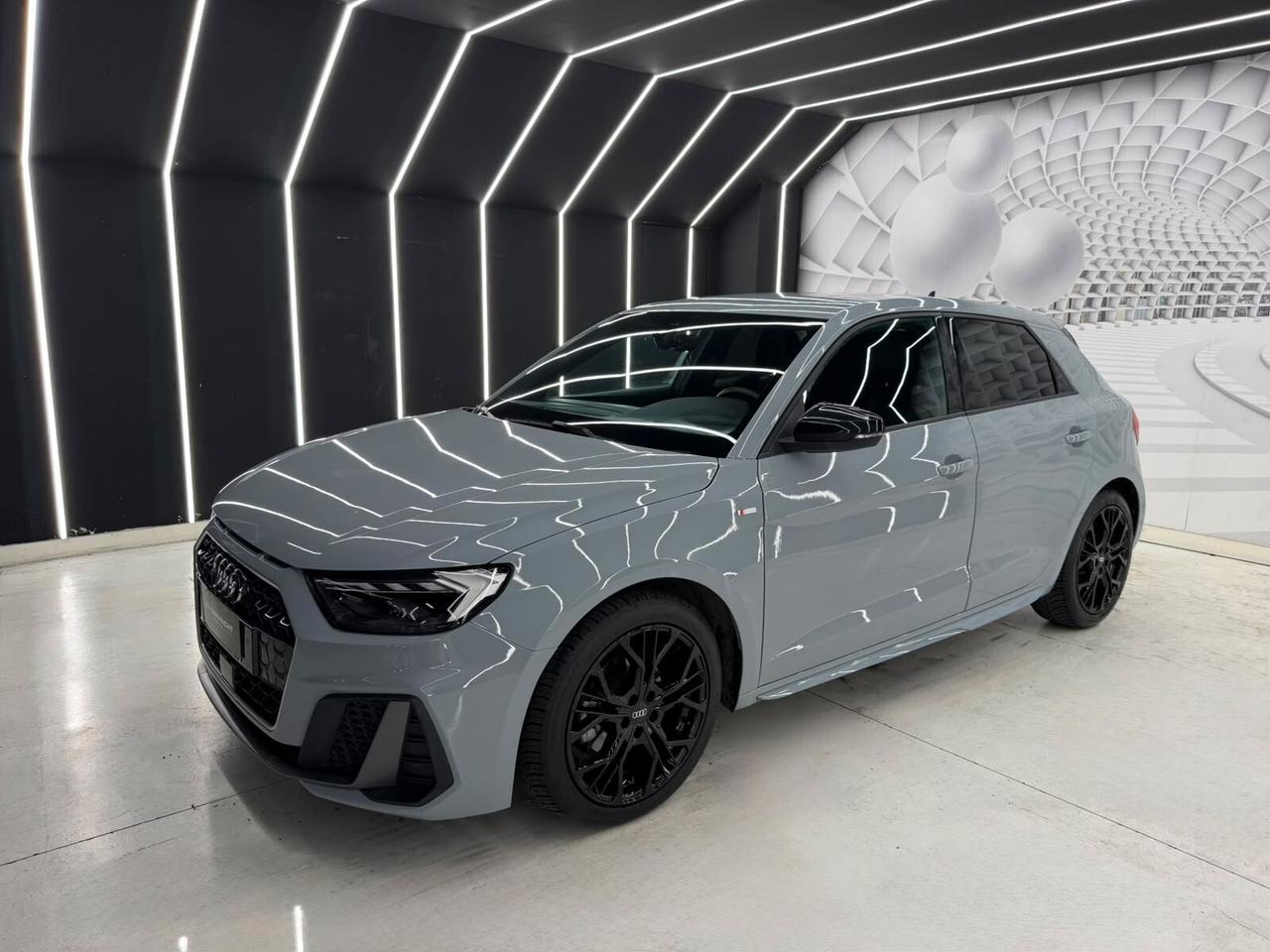 Audi A1 3XS LINE-S TRONIC-110CV-NEOPATENTATI-AUTOMATICA-KM CERTIFICATI-12MESI GARANZIA-PERMUTE