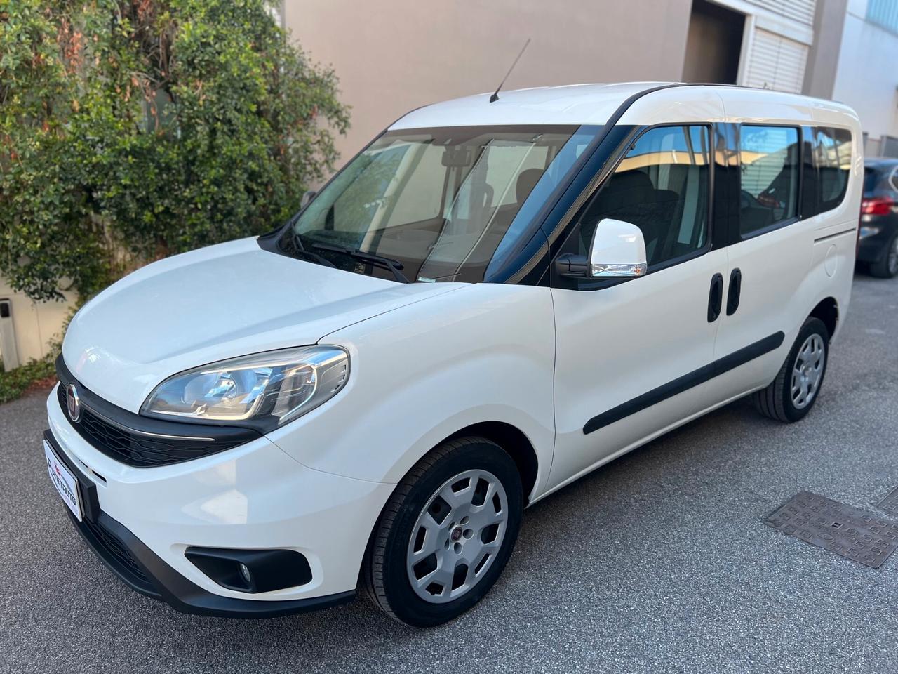 Fiat Doblo 1.6 mjt 16v POP STAR 120cv AUTOVETTURA CLIMA/TEL.
