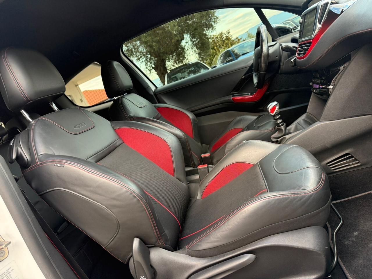 Peugeot 208 1.6 THP 200 CV 3 porte GTi