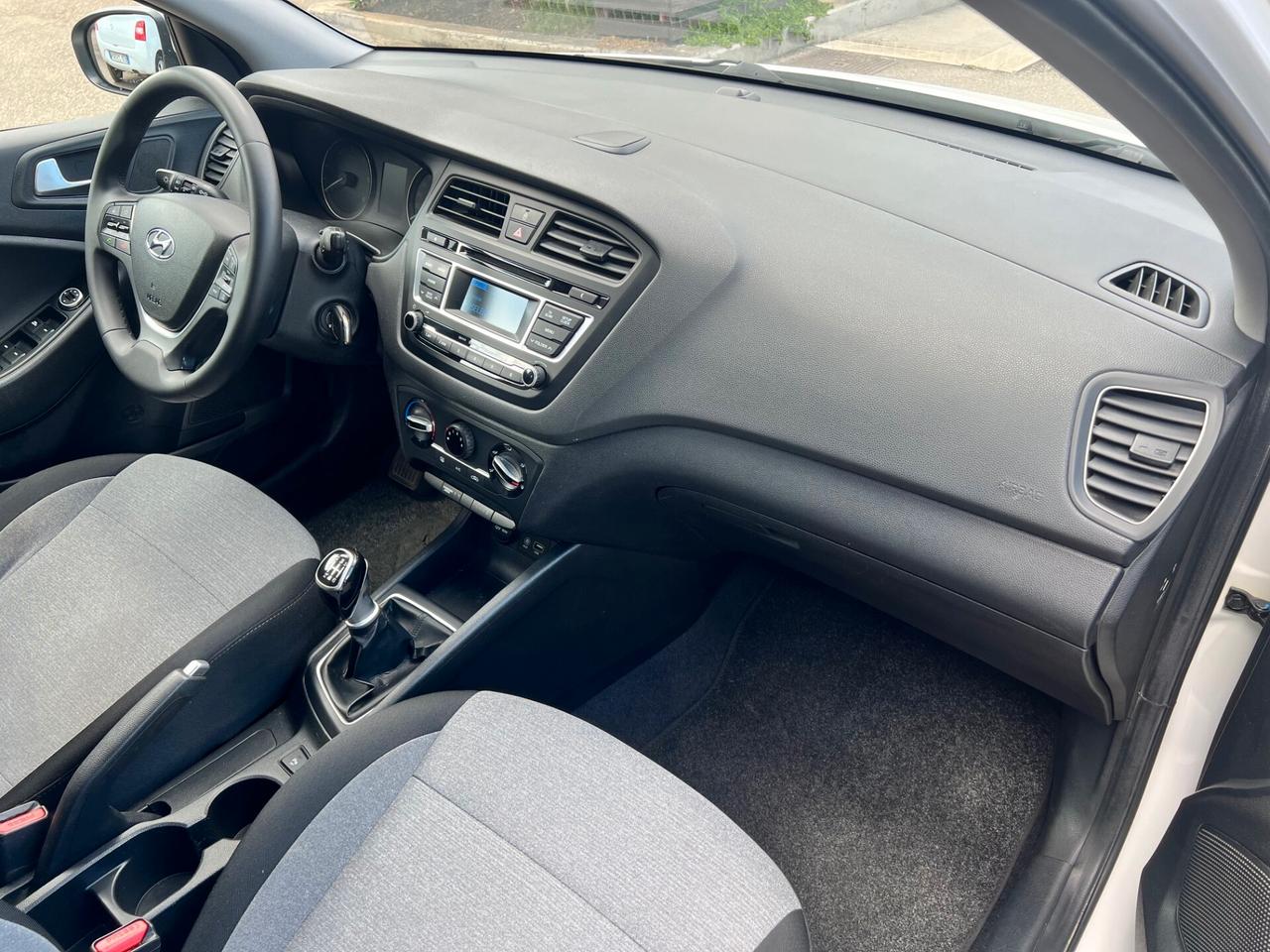Hyundai i20 5p 1.1 crdi Comfort 75cv CLIMA/TELPDC OK NEOPAT.