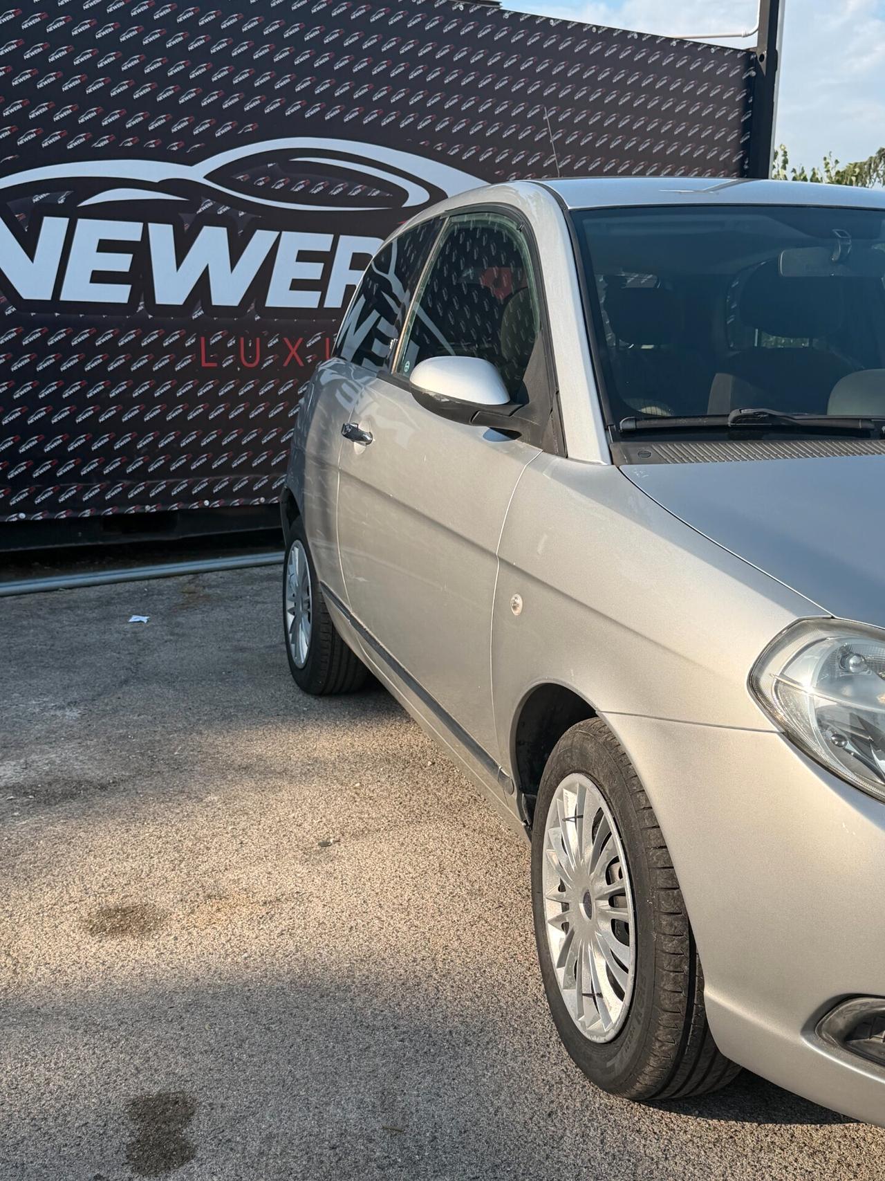 Lancia Ypsilon 1.3 MJT 75 CV Argento