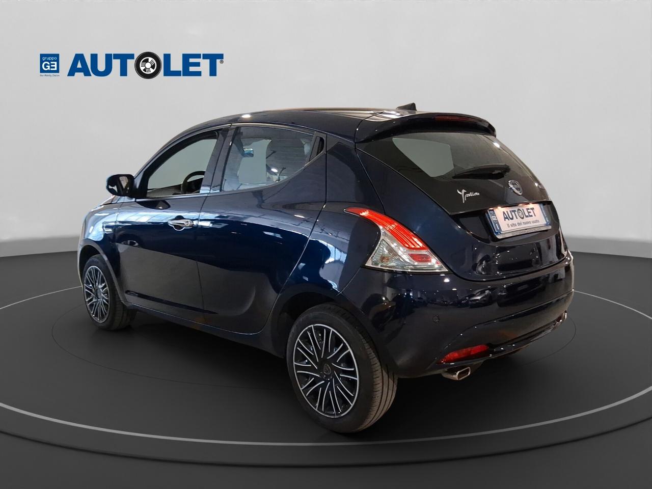 Lancia Ypsilon 1.0 FireFly 5 porte S&S Hybrid Ecochic Silver