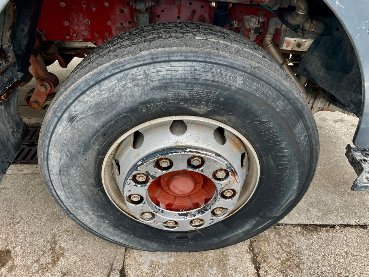 MERCEDES-BENZ 25-34 SK 6X2 LAVASTRADE CON CISTERNA IN ACCIAIO
