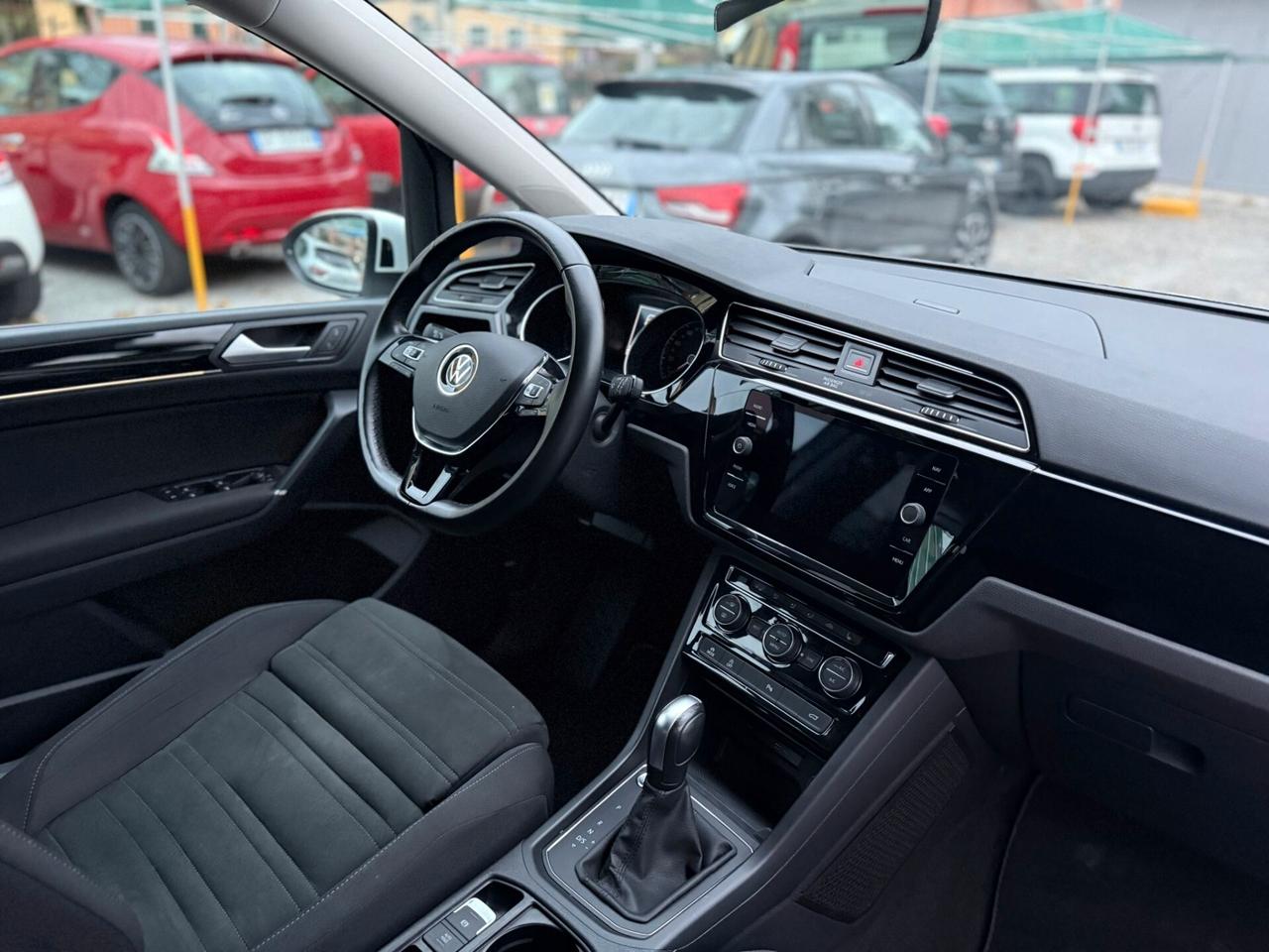 Volkswagen Touran 2.0 TDI 150 CV SCR DSG Executive BlueMotion Tech.