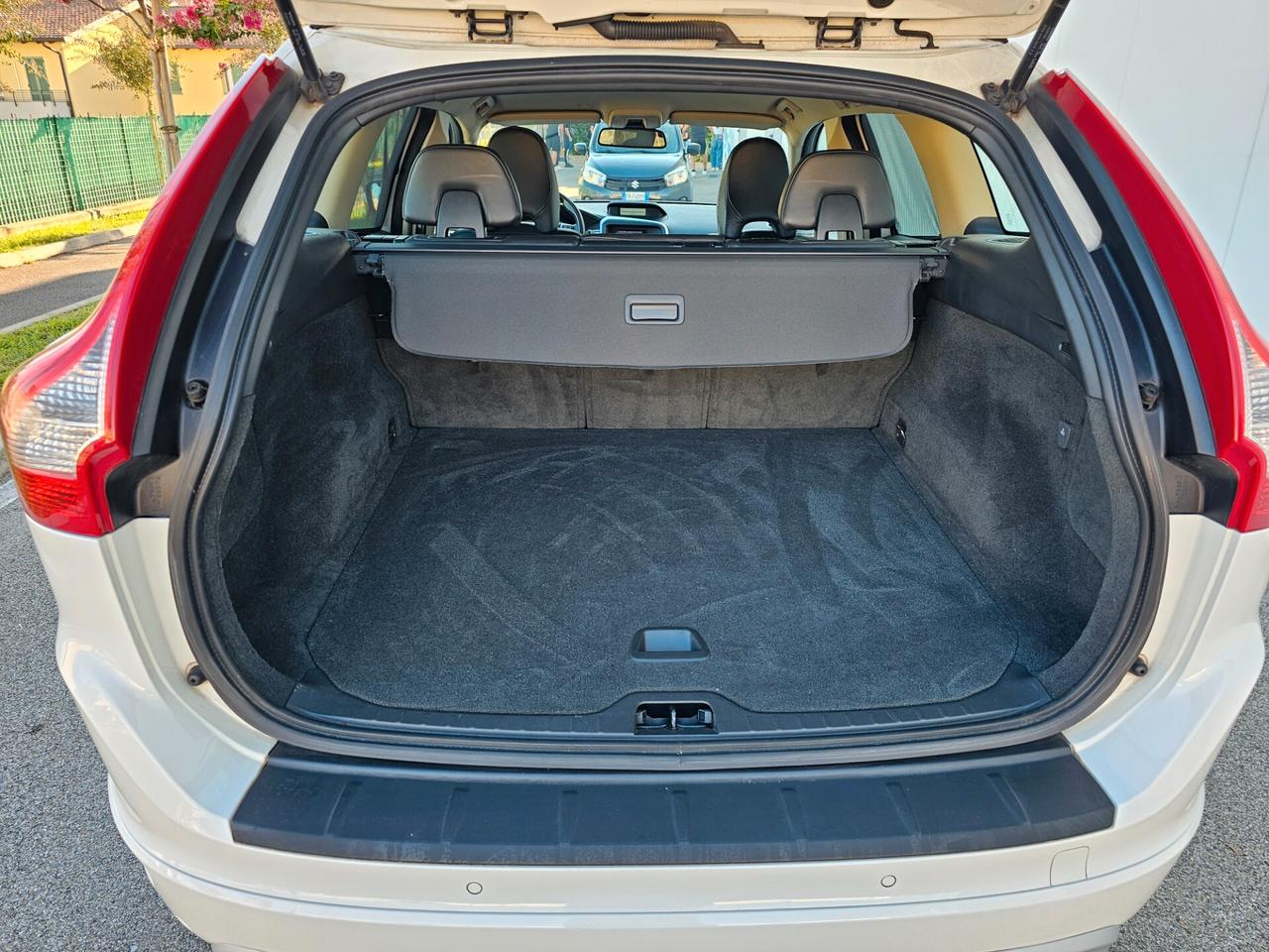 Volvo XC 60 XC60 D5 AWD R-design