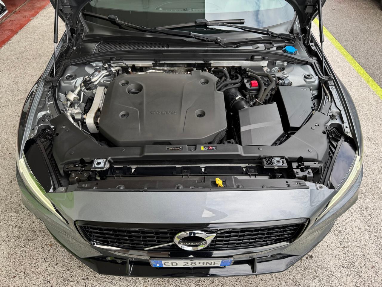 Volvo V60 2.0 b4 R-Design Hybrid GARANZIA 24 MESI