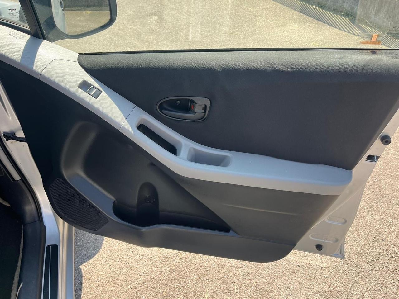 Toyota Yaris 1.0 5 porte Now