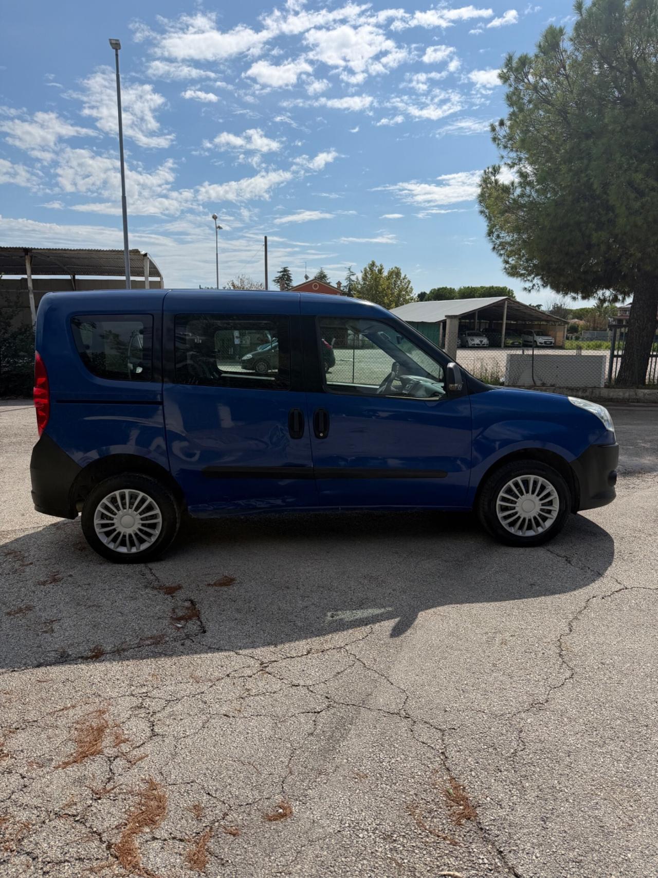 Fiat Doblò 1.4 T-Jet 16V Natural Power 7 posti