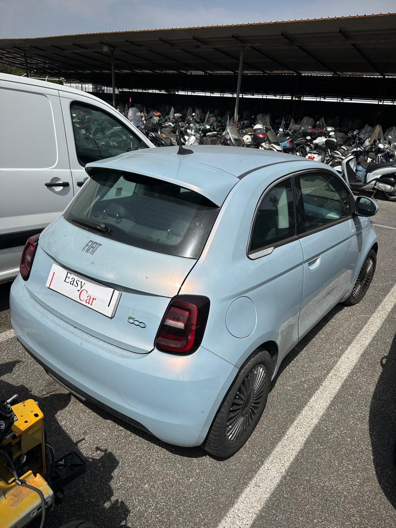 Fiat 500 500e 42 kWh SINISTRATA