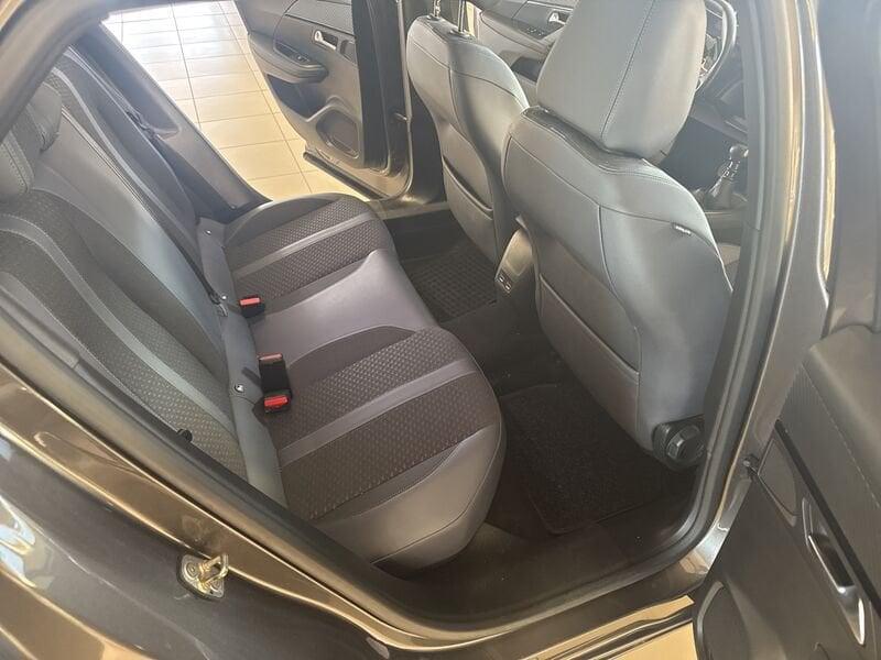 Peugeot 2008 2008 PureTech 100 S&S Allure