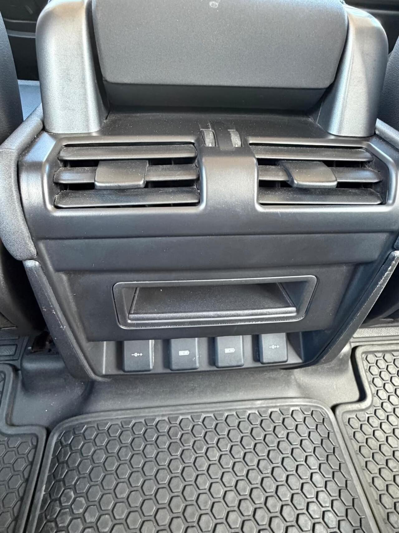 Land Rover Defender 110 2.0 SD4 AWD Auto SE