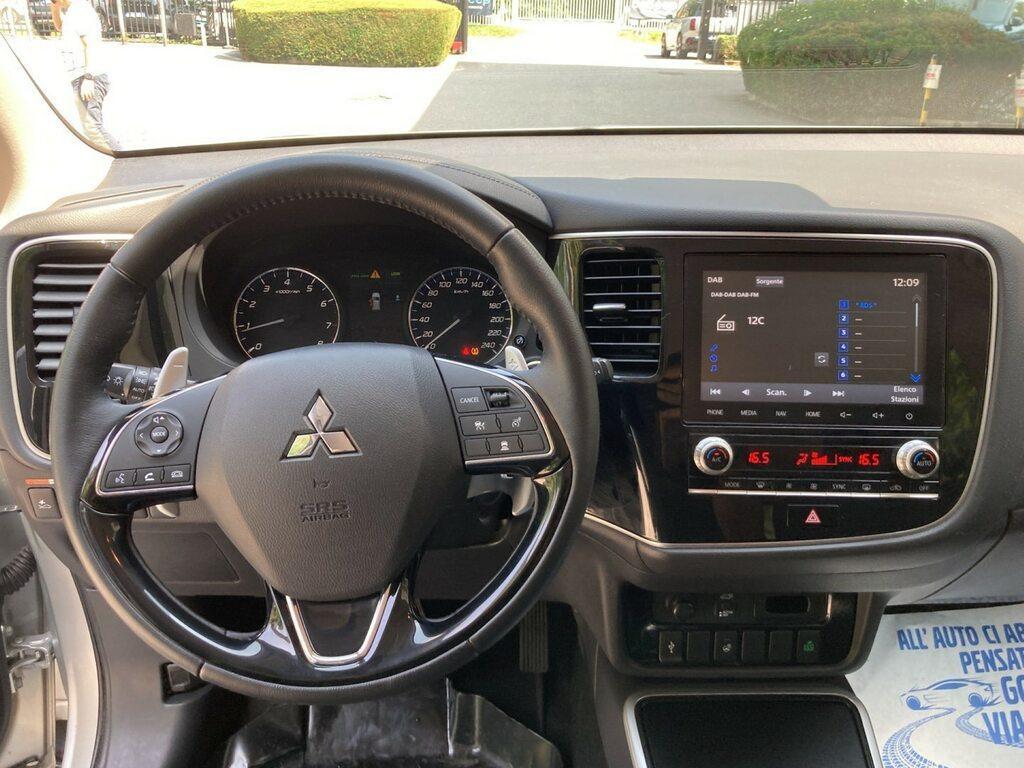 Mitsubishi Outlander 2.0 Mivec Insport 2WD CVT