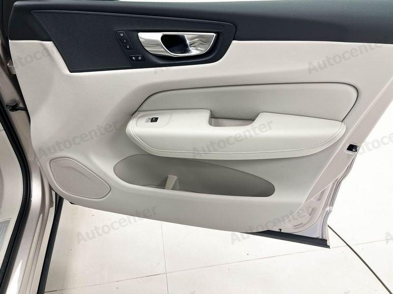 Volvo XC60 B4 (d) AWD AUT PLUS DARK **AUTOCARRO N1**