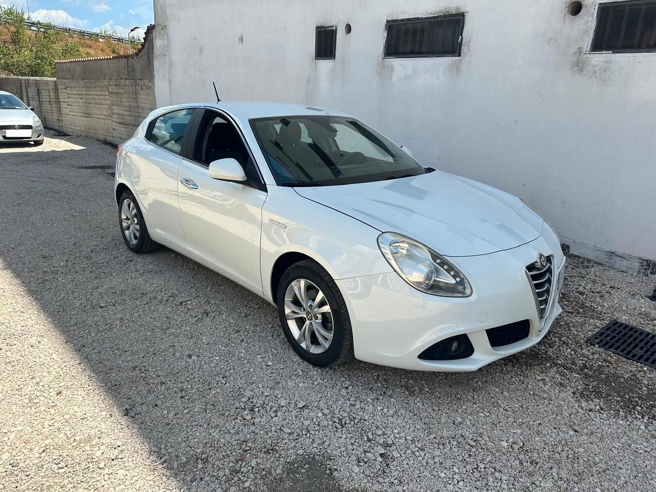 Alfa Romeo Giulietta 1.6 JTDm-2 105 CV Distinctive-2011