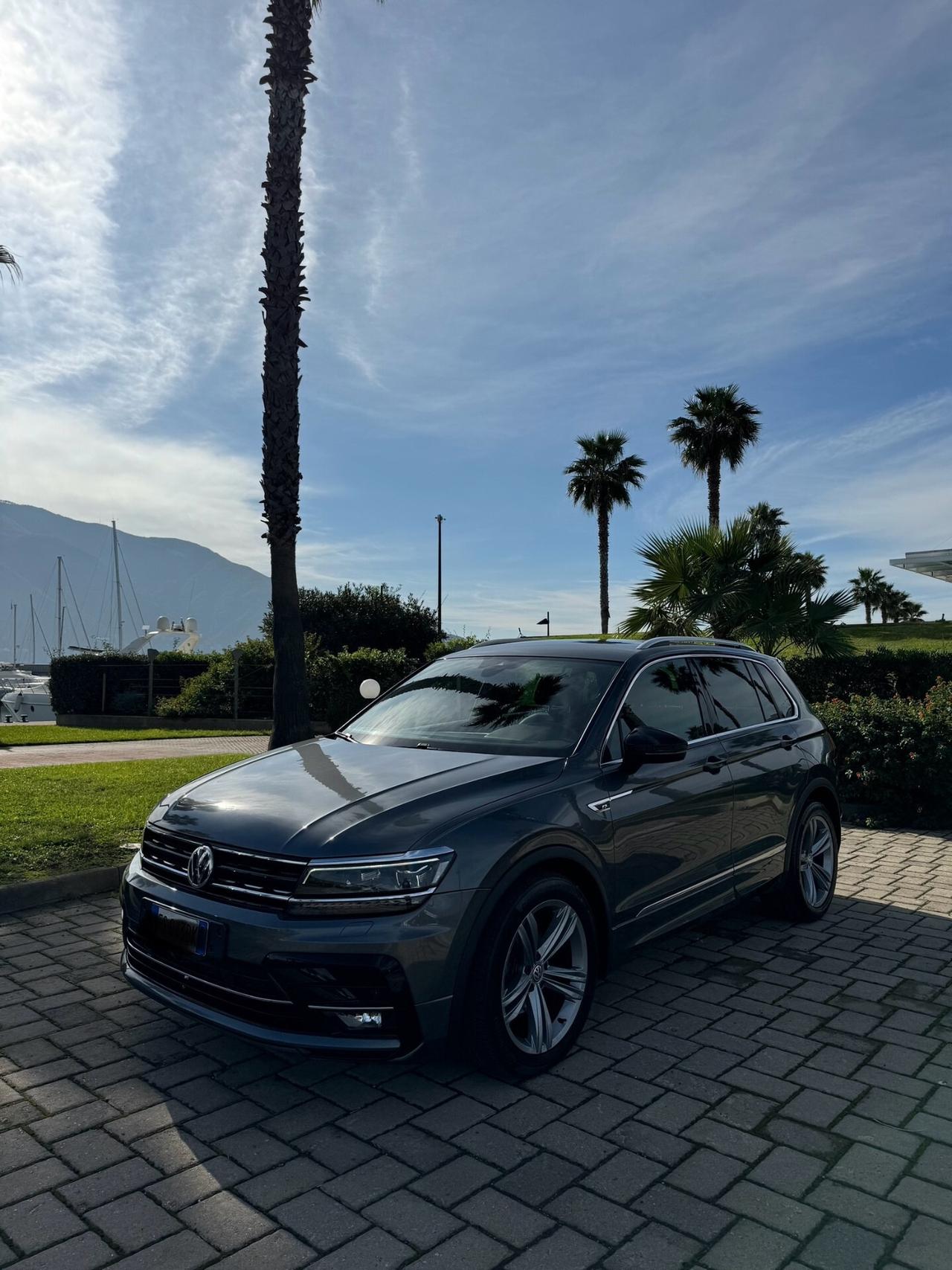 Volkswagen Tiguan R-LINE 2.0 TDI 150 cv DSG
