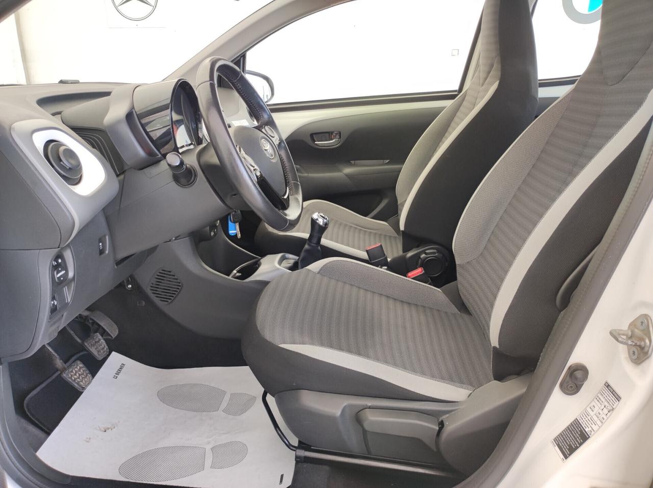 Toyota Aygo Connect 1.0 VVT-i 72 CV 5 porte x-play*NEOPATENTATI