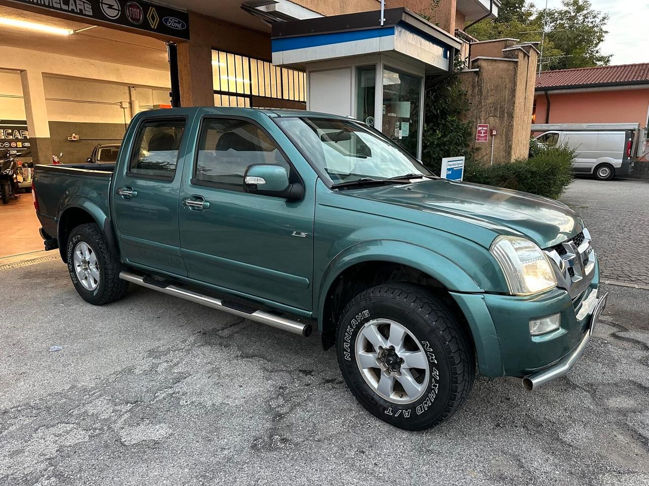 Isuzu D-Max 3.0 TD cat Crew Cab 4WD Pup LS Roadm.Aut