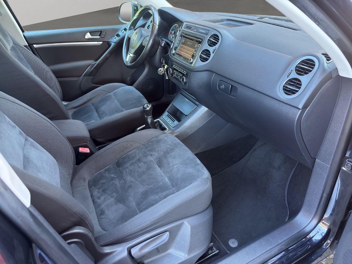 VOLKSWAGEN - Tiguan - 2.0 TDI 110 CV Sport BlueMotion Technology TETTO APRIBILE