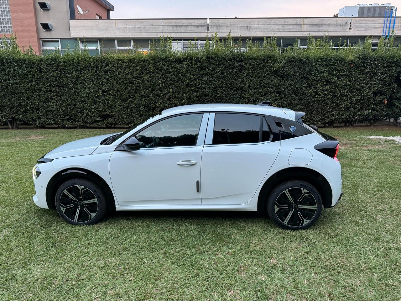Lancia Ypsilon Hybrid e-DCT LX