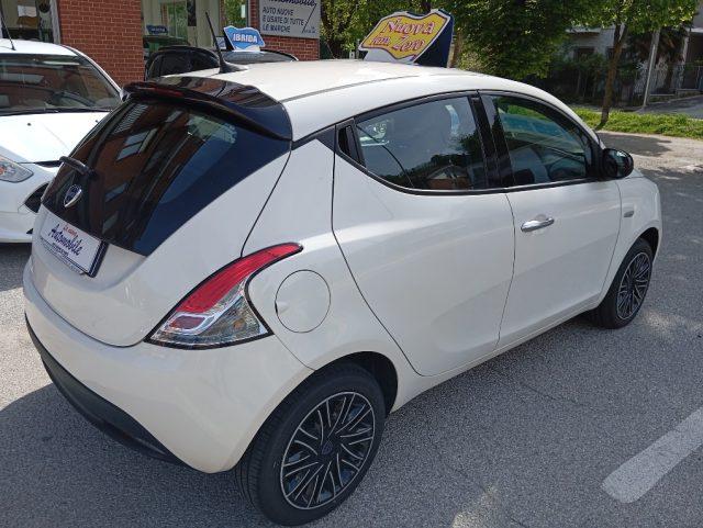 LANCIA Ypsilon 1.0 FireFly 5 porte S&S Hybrid Silver