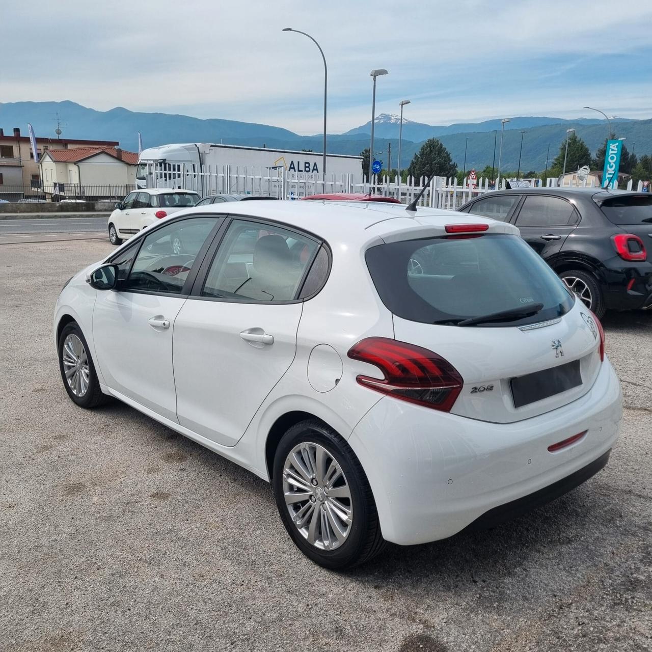 Peugeot 208 PureTech 82 5 porte Allure