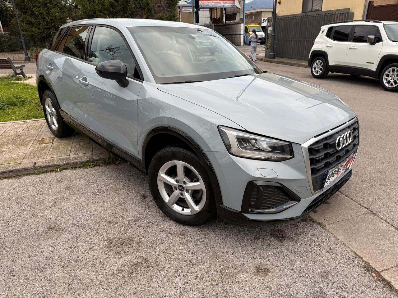 Audi Q2 30 TDI cockpit pelle led