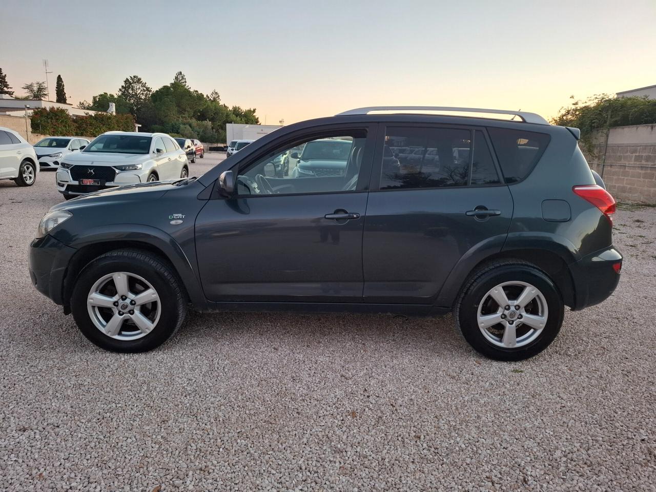 TOYOTA RAV 4 2.2 D 177 cv 4x4 LUXURY *PELLE-CERCHI*