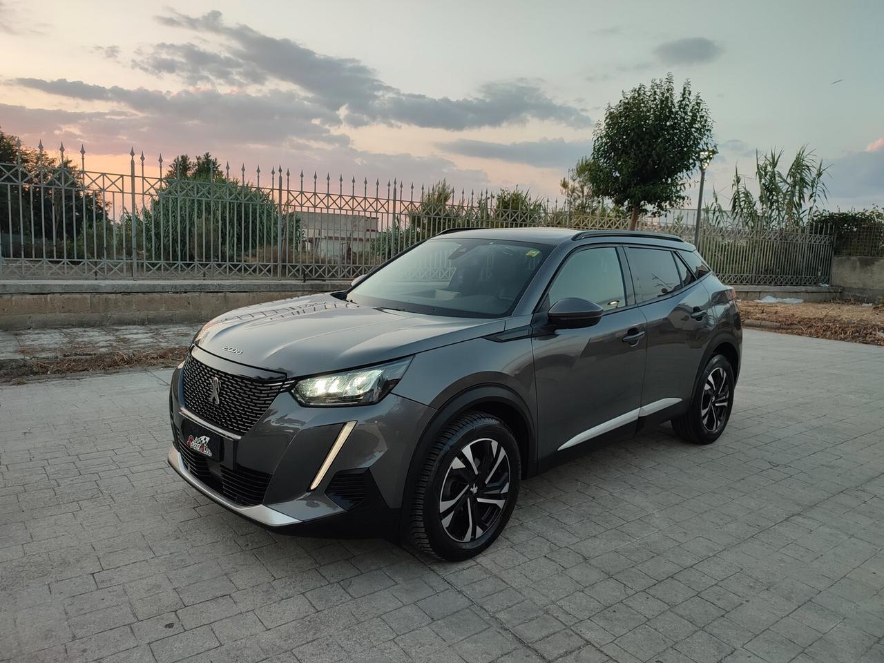 Peugeot 2008 ALLURE 1.2 BENZINA 100CV INTERNI PELLE NAVIGATORE
