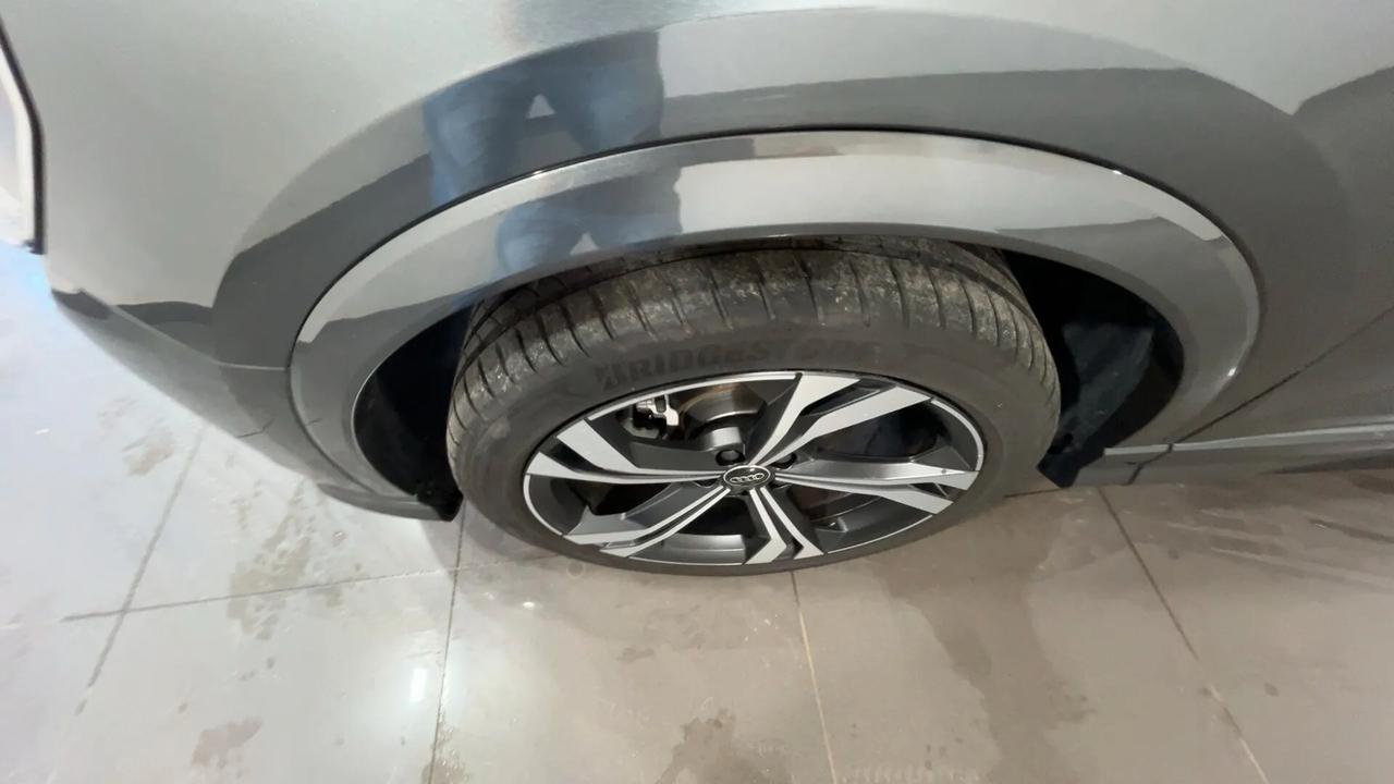 Audi Q3 SPB 35 TDI S tronic Identity Black