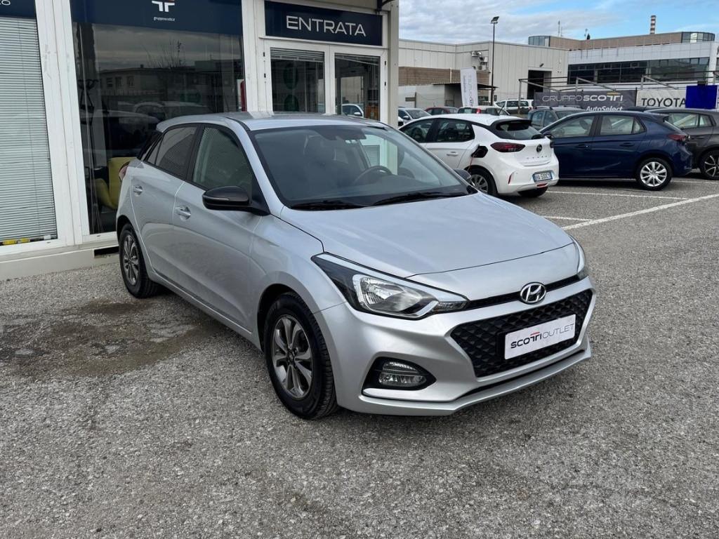 HYUNDAI i20 II 2018 - i20 5p 1.2 mpi Connectline 75cv