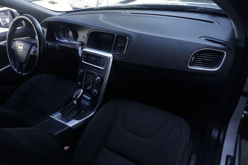 Volvo S60 Volvo S60 D3 Geartronic R-design Momentum 100KW ANNO 2014