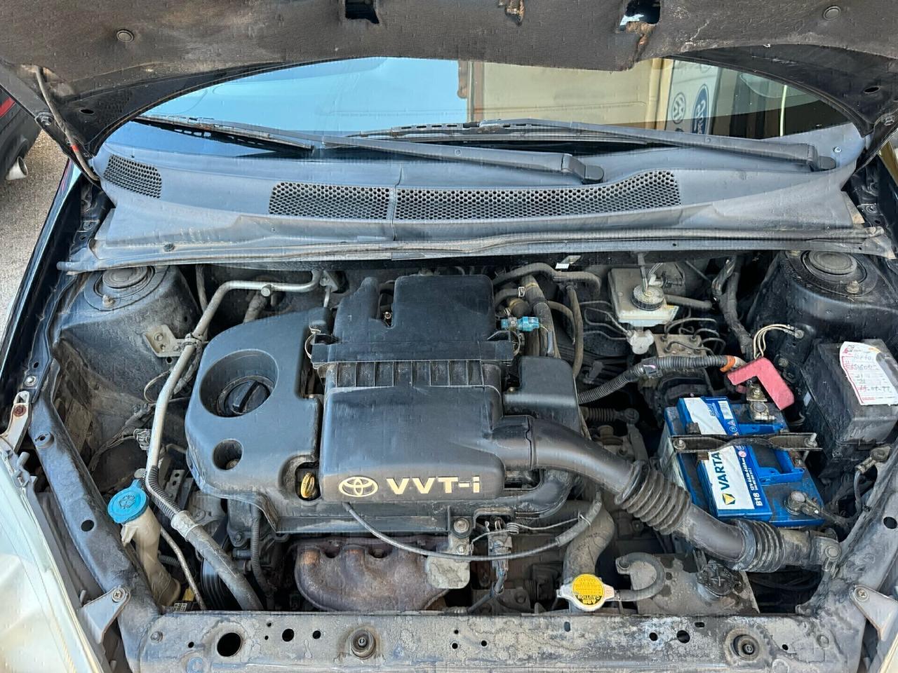 Toyota Yaris 1.3i 16V cat 5 porte Sol