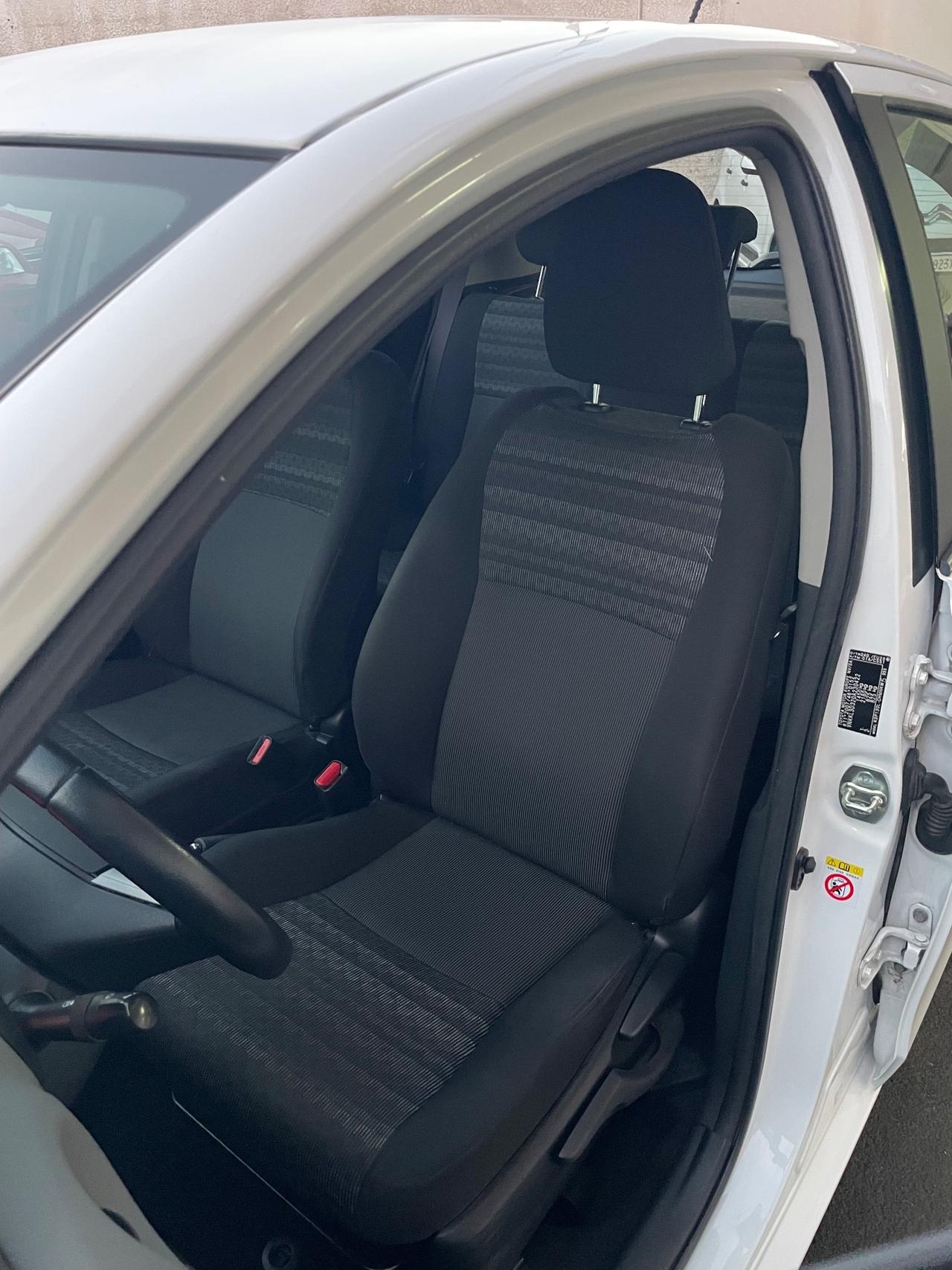 Toyota Yaris 1.0 5 porte Lounge Full navigatore retrocamera dal nord Italia