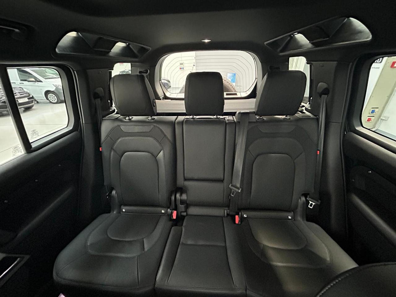 Land Rover Defender 110 3.0D I6 200 CV AWD Auto X-Dynamic SE