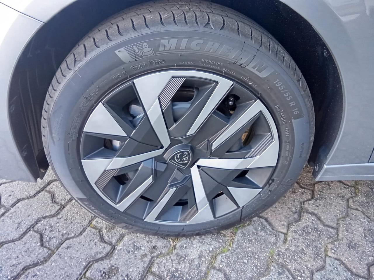 Peugeot 208 Hybrid 110 e-DCS6 Business