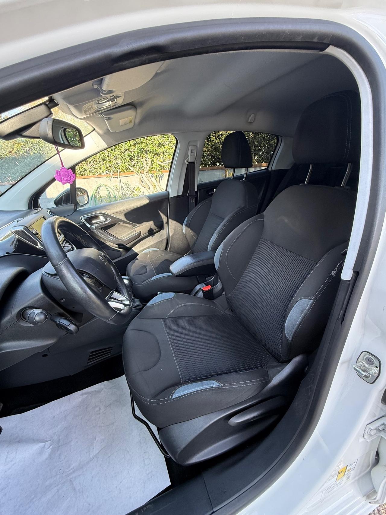 Peugeot 208 1.4 HDi 68 CV 5 porte Allure