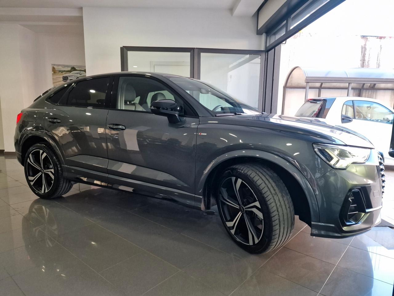 Audi Q3 Sportback 35 TDI S-tronic Identity Black