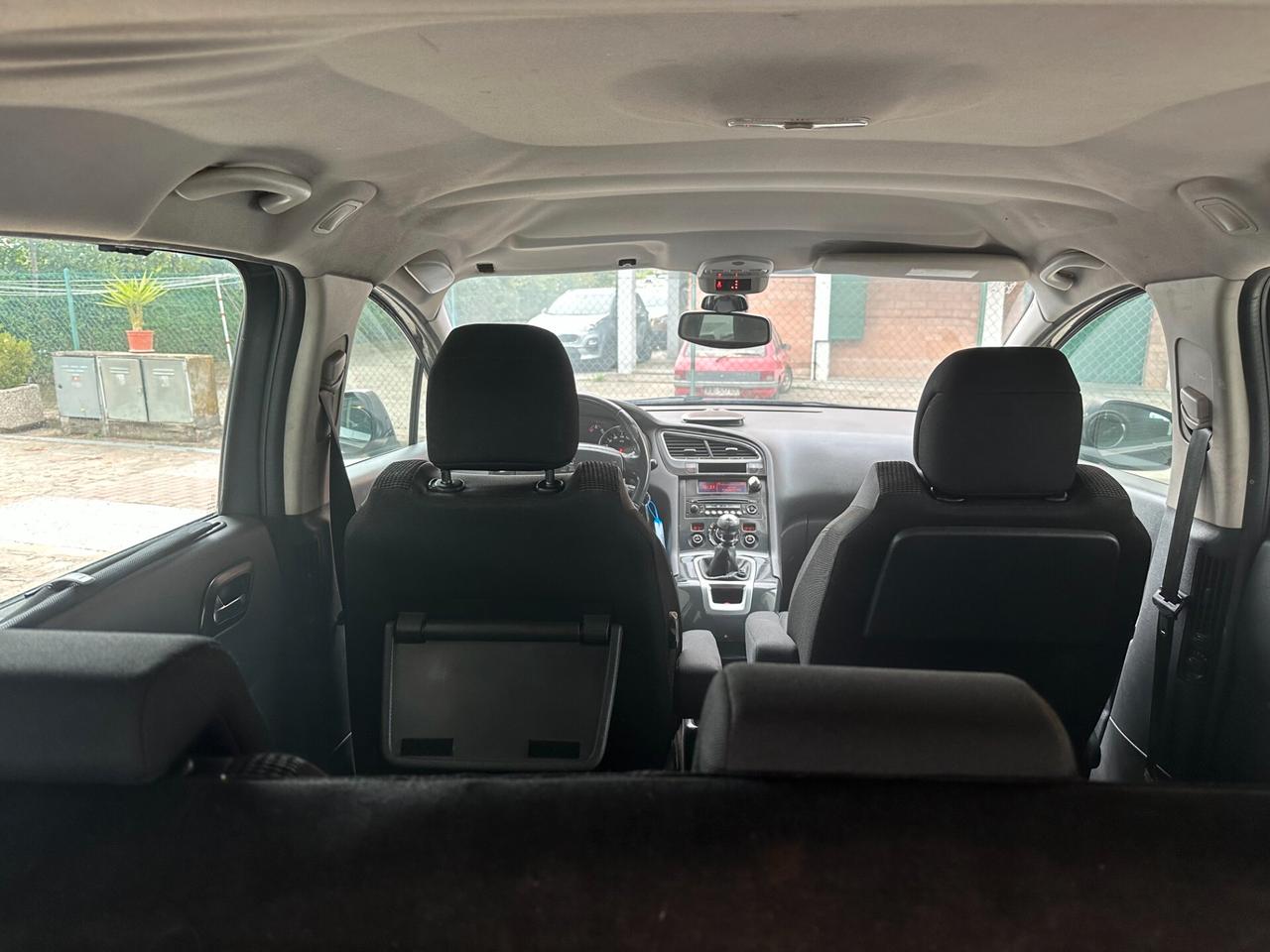 Peugeot 5008 1.6 HDi 110CV (12 RATE)