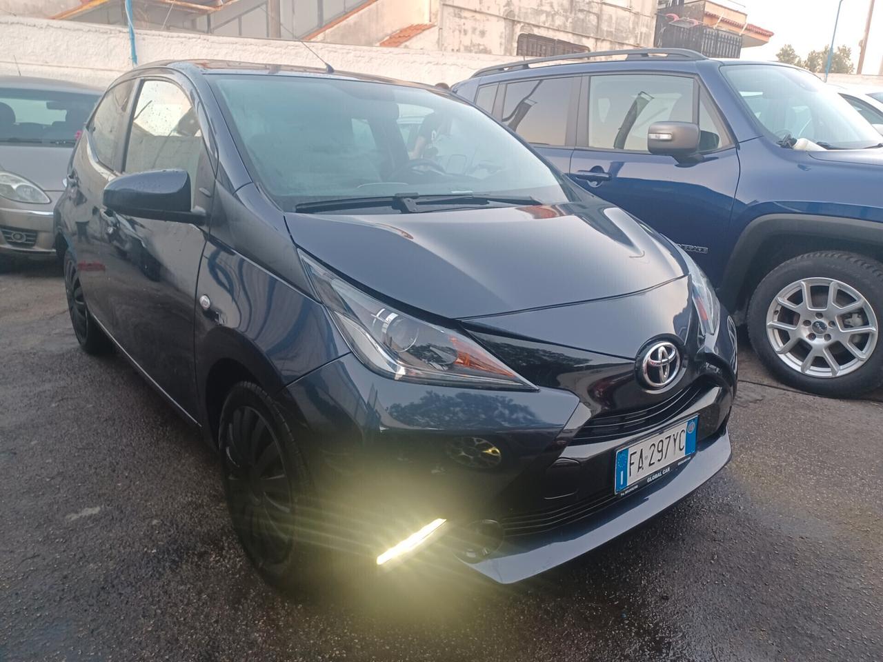 Toyota Aygo 1.0 5 PORTE AUTOMATICA 12/2015