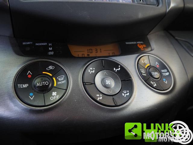 TOYOTA RAV 4 2.2 D-4WD Luxury