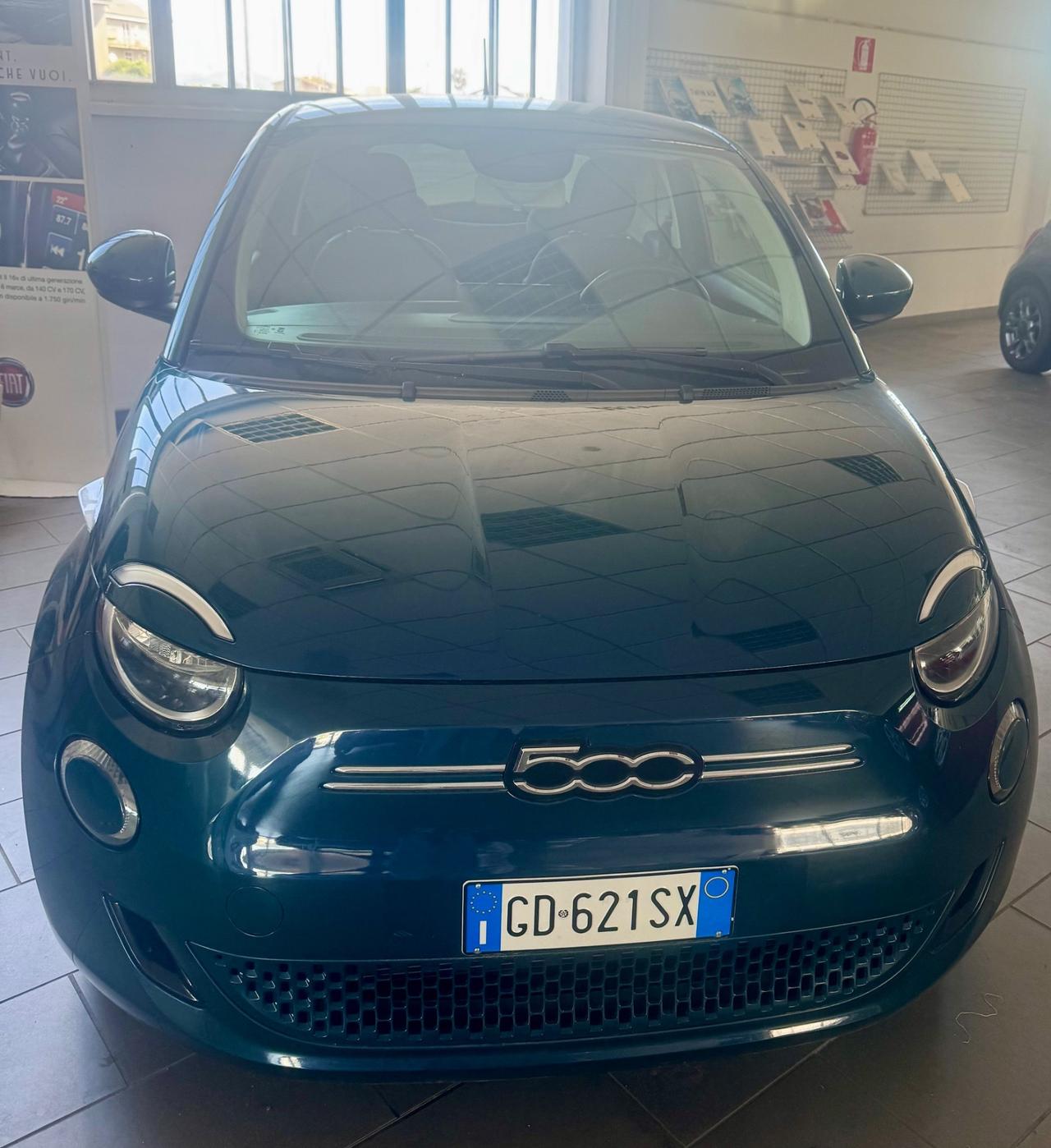 Fiat 500 500e Berlina 42 kWh La Prima