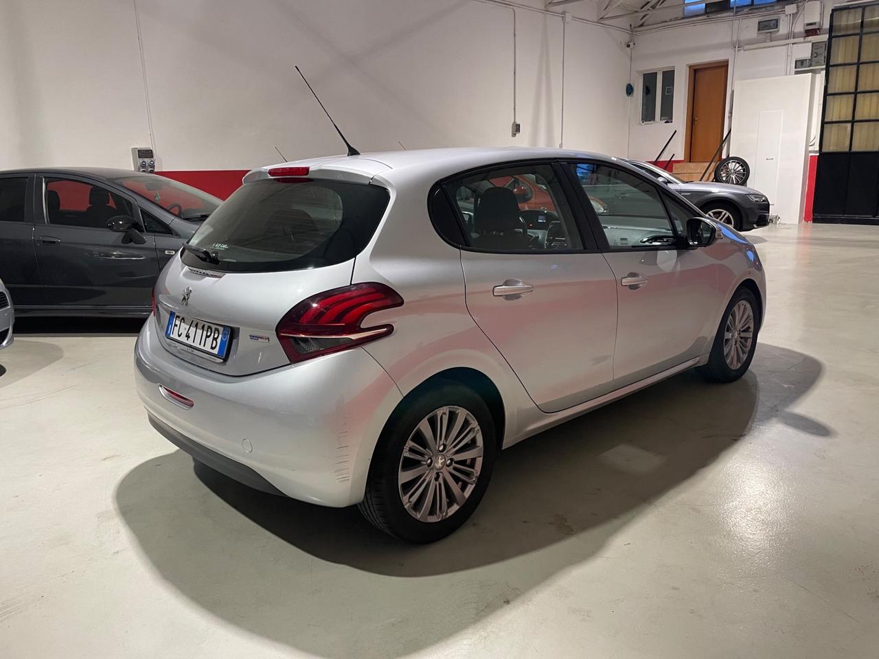 Peugeot 208 PureTech 82 5 porte Allure