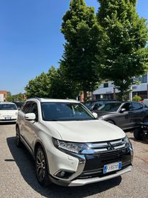 Mitsubishi Outlander 2.2 DI-D 4WD Instyle Plus SDA 7 posti