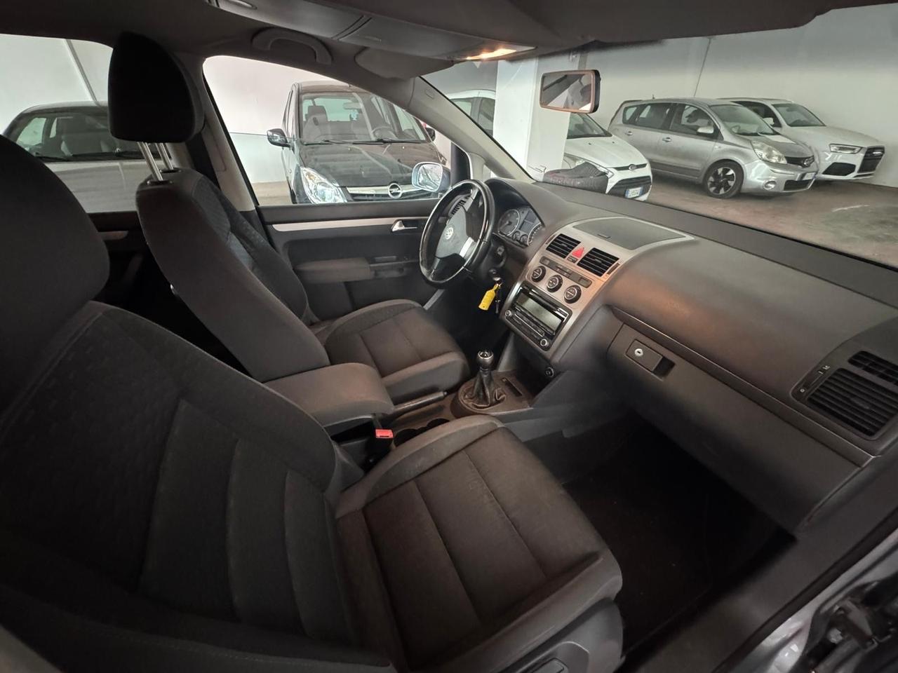 Volkswagen Touran 2.0 TDI DPF Highline 7 POSTI