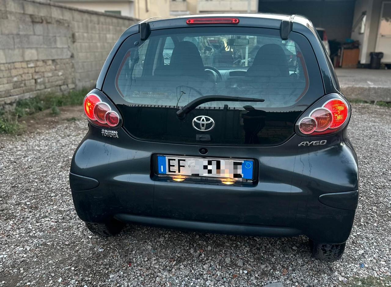 Toyota Aygo 1.0 12V VVT-i 5 porte Sol Connect Red Edition