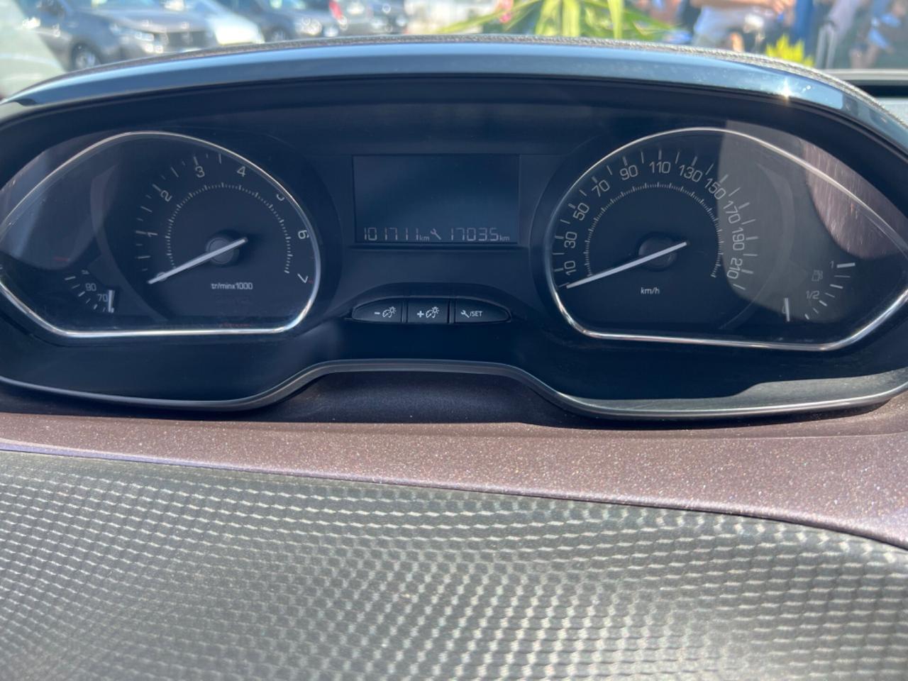 Peugeot 2008 PureTech 82 Active Automatico