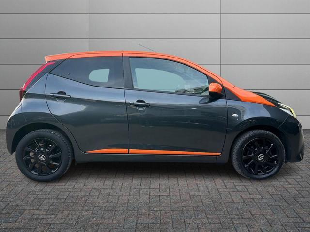 TOYOTA Aygo Connect 1.0 VVT-i 72 CV 5 porte x-wave orange