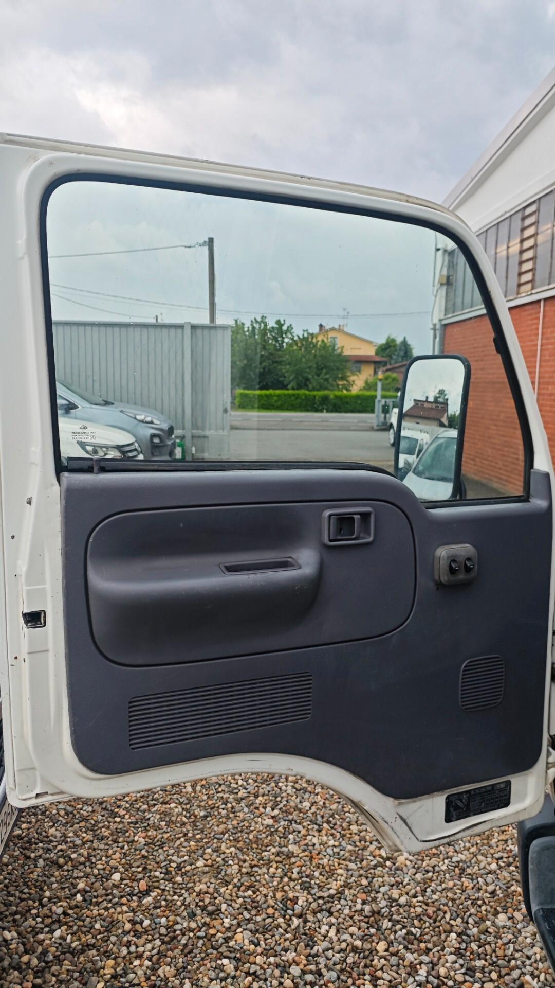 Nissan Cabstar 120.35 3.0 Tdi PM-RG Cabinato L