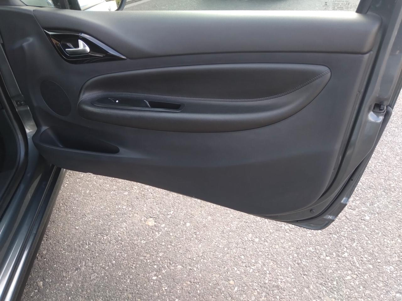 DS3 1.4 HDi 68cv sport-chic x neopatentati